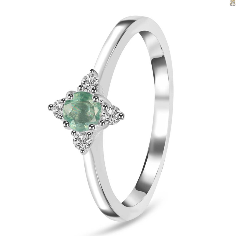 Green Kyanite Jewelry: Nature’s Vibrant Gem for Rings and Pendants